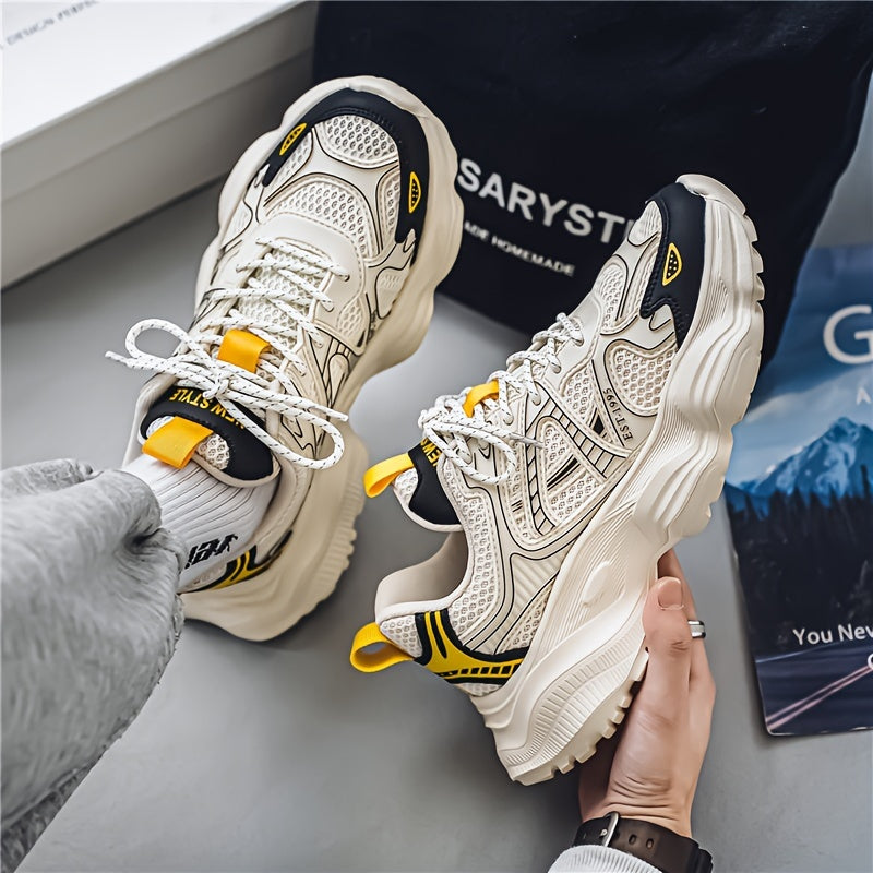 Erkaklar uchun qora qalin krossovkalar, nafas oladigan to'r, mustahkam TPU taglik, tasodifiy va sport kiyimlari uchun zarbani yutuvchi EVA ichki taglik.