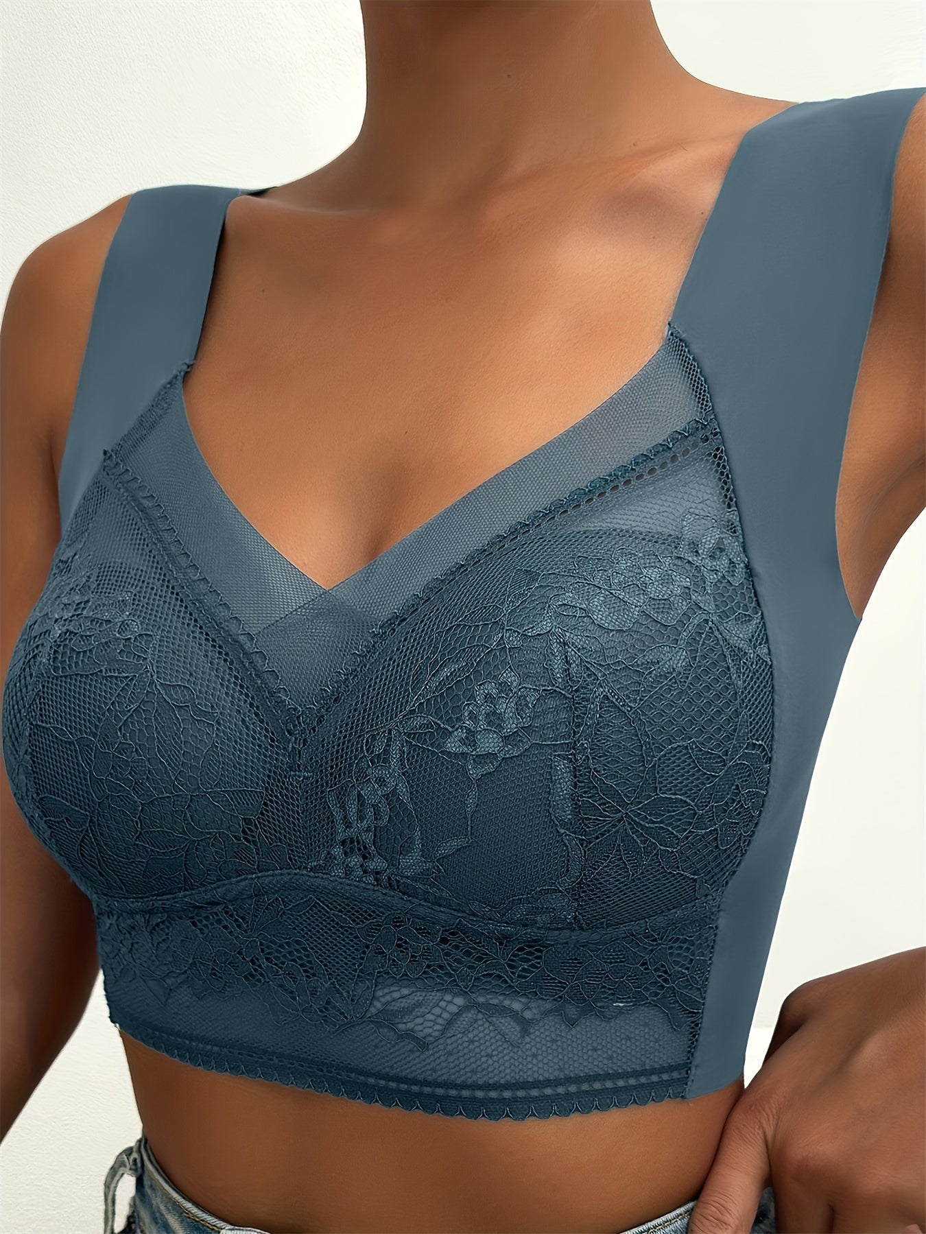 Seamless Lace Bralette in Brown with Floral Lace Detail Full Coverage Wireless Push-Up Nylon Blend