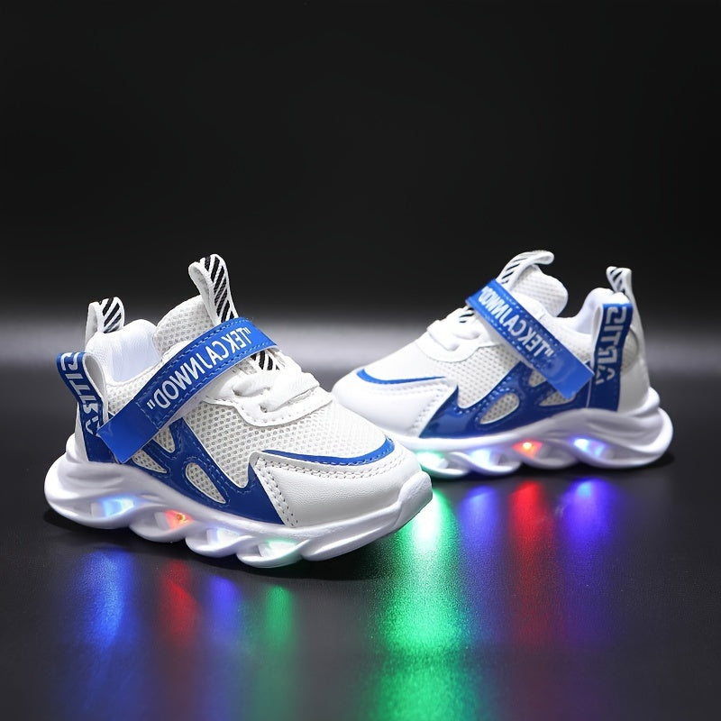 Детские светодиодные кроссовки на шнурках 2024 Вентилируемая сетчатая обувь с светящимися буквами и лентами