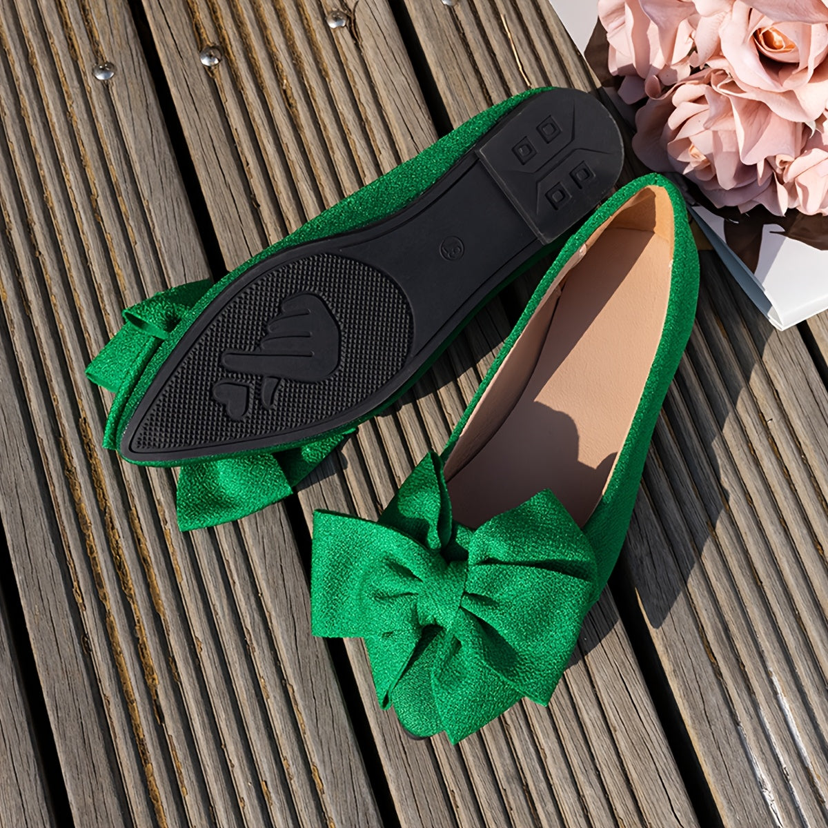 Zapatos planos de mujer con una correa y lazo para pies anchos