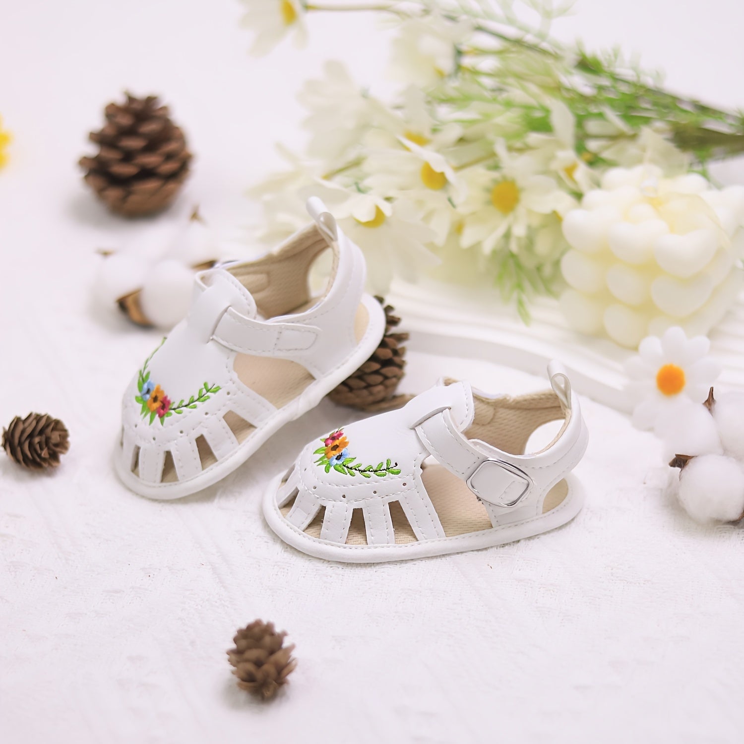 Kichkina qiz bolalar uchun gul naqshli tikilgan sandalki, yumshoq taglik, nafas oladigan, sirpanishga qarshi, bahor va yoz uchun