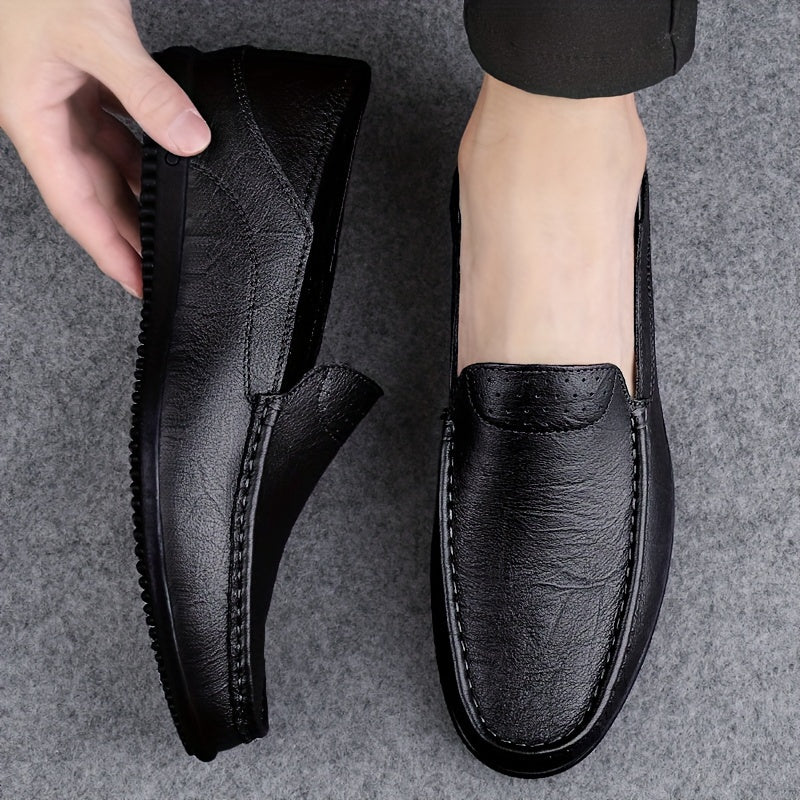 Erkaklar uchun yengil mol go'shti terisidan tayyorlangan, mustahkamlik va qulaylik uchun sirpanmaydigan kauchuk taglikka ega loaferlar.