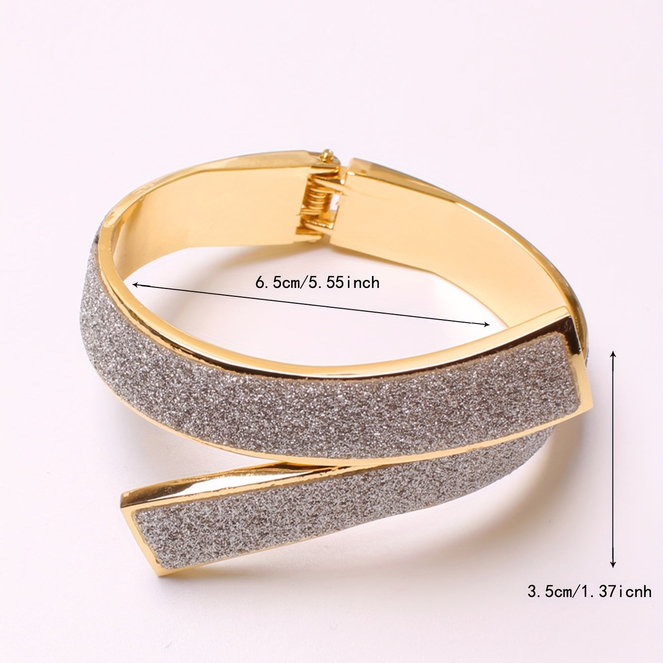 Elegant Golden Curtain Clips No Drilling Ties and Organizes Curtains