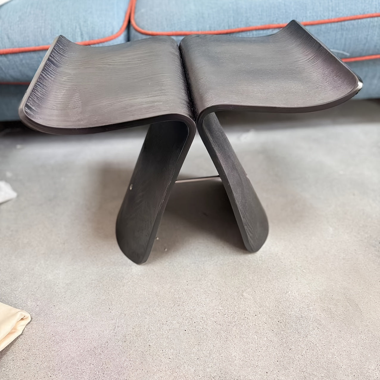 European Style Solid Wood Vanity Stool with Butterfly Design, Small Wooden Shoe Bench