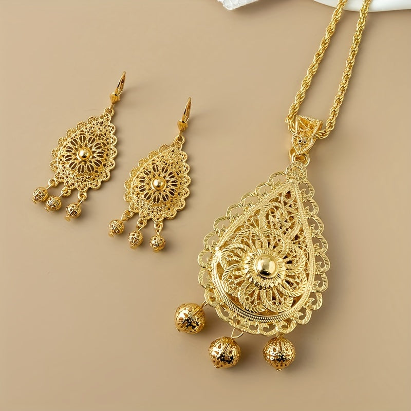 "Vintage Luxury Double Layer Pendant Necklace and Earrings Set, 24K Oltin Qoplangan Sink Qotishmasi bilan An'anaviy Jazoir Filigran Raqami. To'ylar, Sovg'alar va Ramazon Bayramlari uchun mukammal. Har mavsum uchun mos. Ideal Qizlar Zargarlik To'plami."