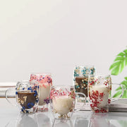 Ikkita qatlamli qahva stakani yangi gullar bilan, uy va ofis uchun mos, ajoyib bayram sovg'asi.