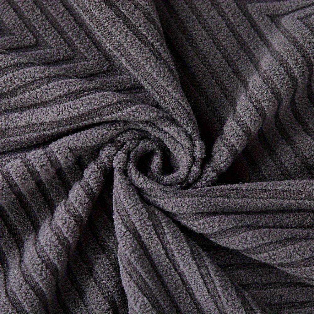 1 шт. Антибрызговой, противоскользящий эластичный чехол для дивана как для стильного домашнего декора, так и для защиты мебели. Продается по одной штуке.