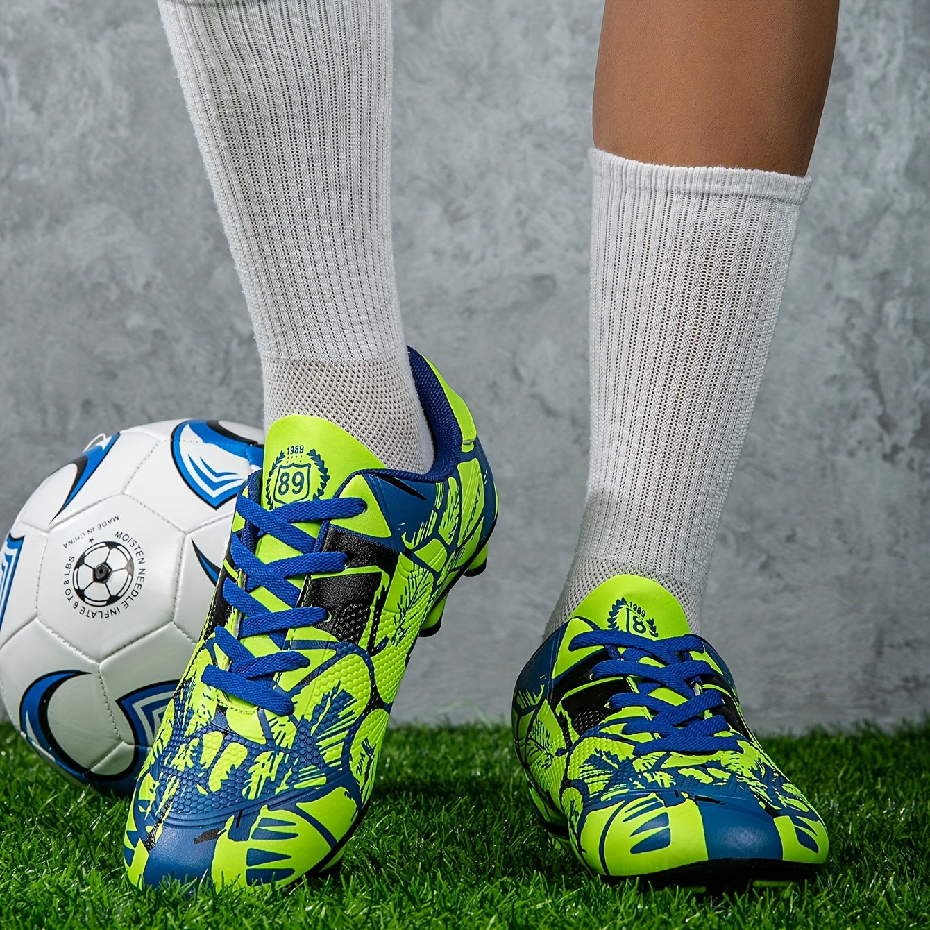 Large Size Cross-Border Football Shoes for Men and Women Outdoor Grass Training Low-Top