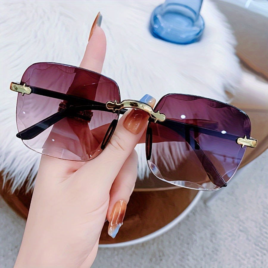 Square Frame Glasses for Men and Women, PC Material, Stylish for Street Photography and Beach Vacations