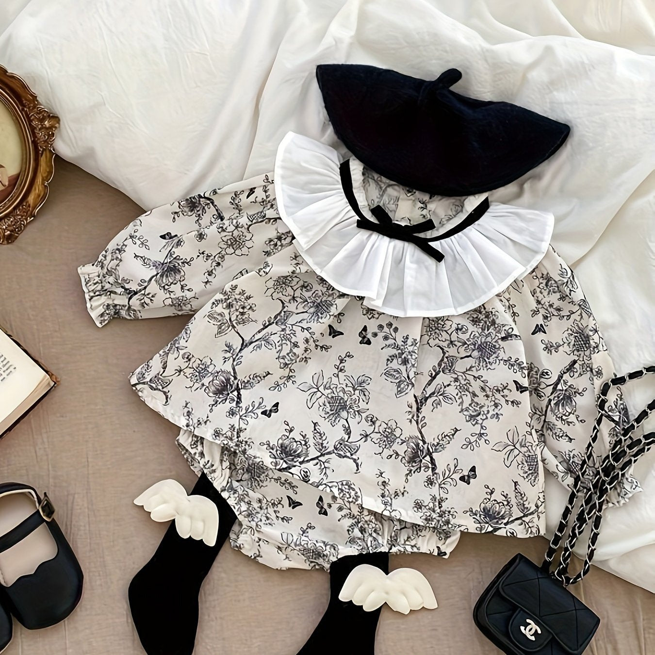 Комплект одежды для девочки: хлопковая блузка с цветочным принтом и шорты для весны и осени