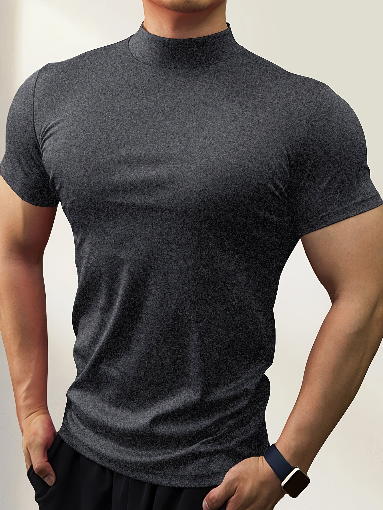 Camiseta de manga corta de corte ajustado para hombre con cuello alto para capas en el gimnasio al aire libre