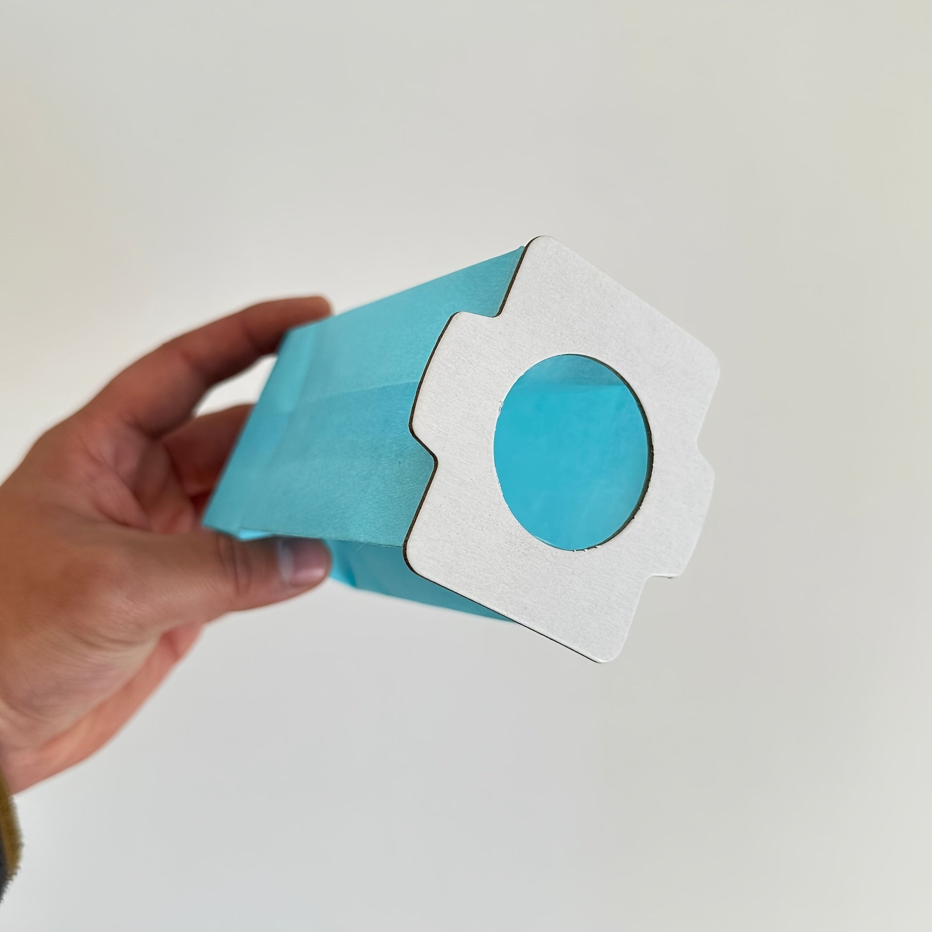 Makita changyutgichlari uchun almashtirish aksessuarlari, jumladan CL121DZX, DCL182ZB, DCL182ZW va boshqalar. O'rnatish uchun qulay yuqori sifatli chang sumkalari. 194566-1 va 194565-3 bilan mos keladi.