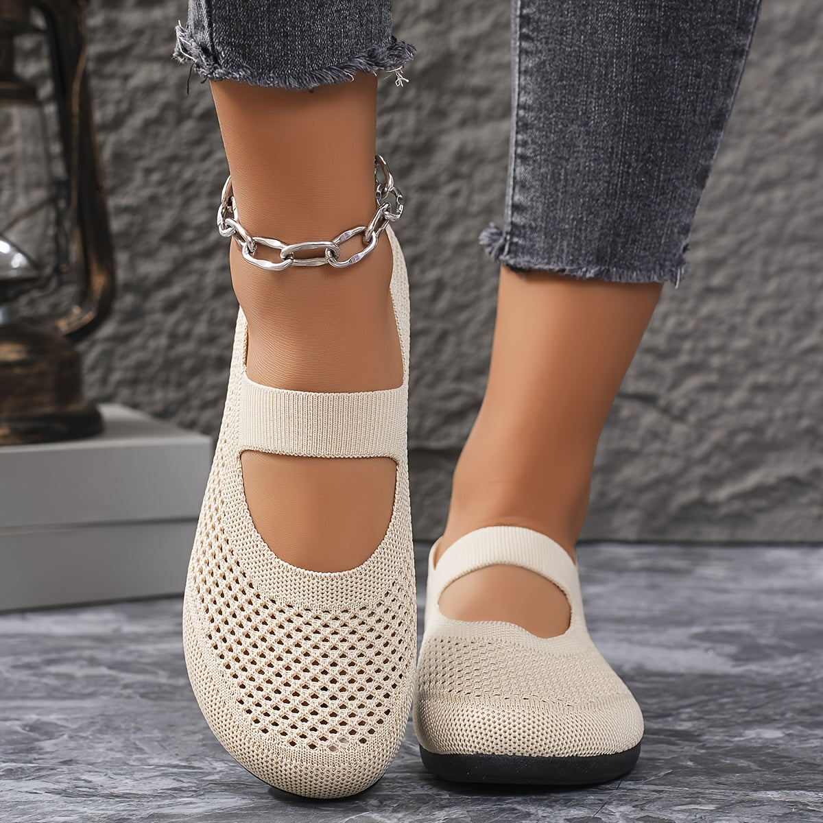 Ayollar uchun nafas oluvchi slip-on poyabzal yengil bej kundalik krossovkalar qulay