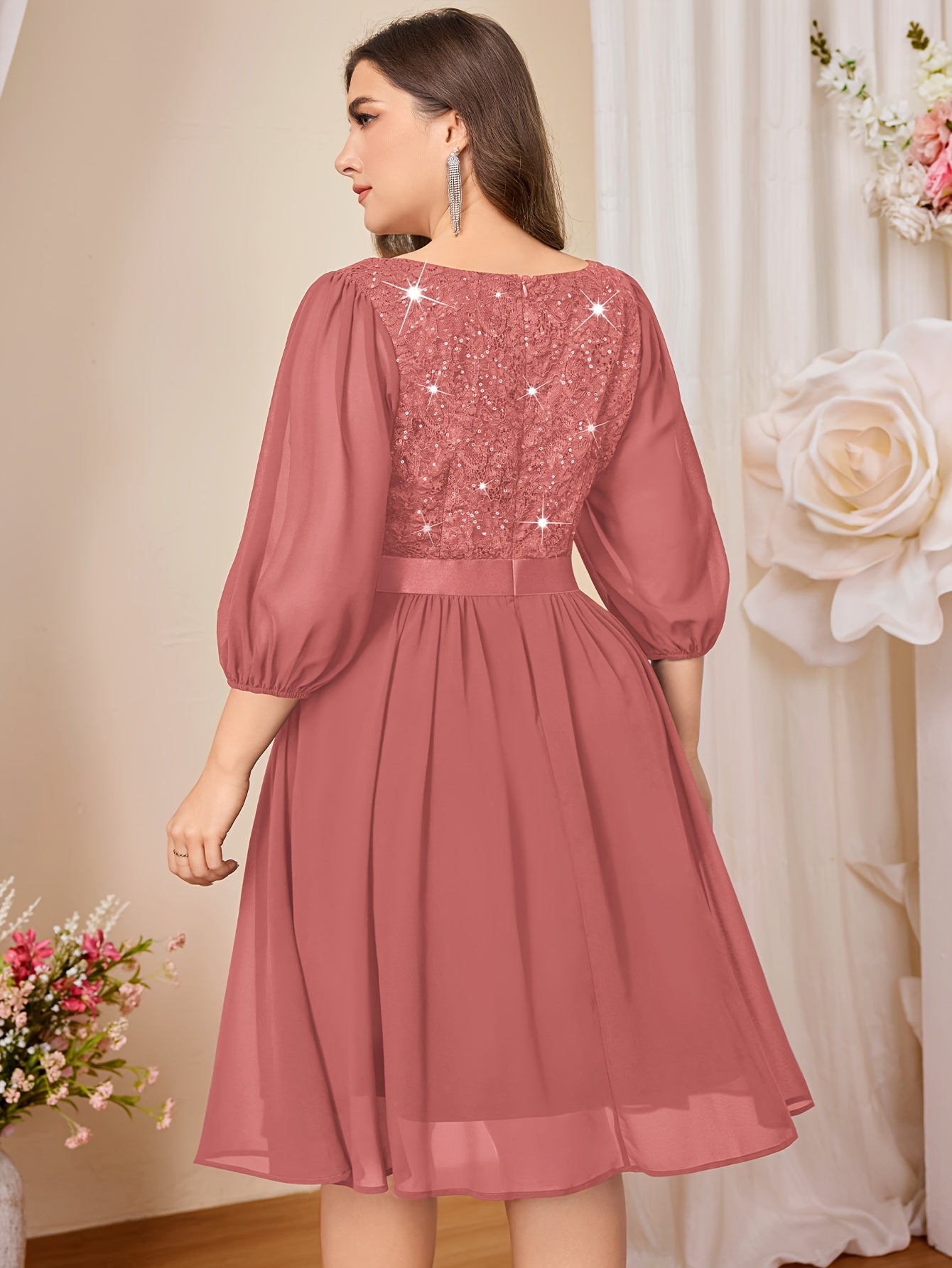 Vestido de mujer de talla grande con mangas farol y detalles de lentejuelas en escote en V