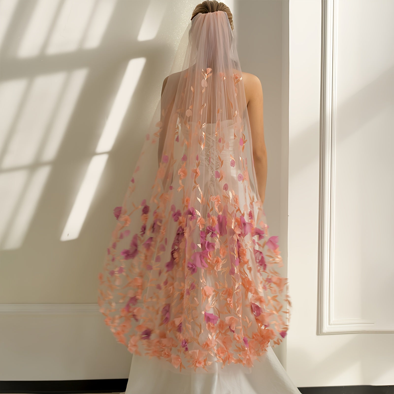 Women's Romantic Floral Lace Bridal Veil Single Layer Wedding Headpiece with Flower Accents