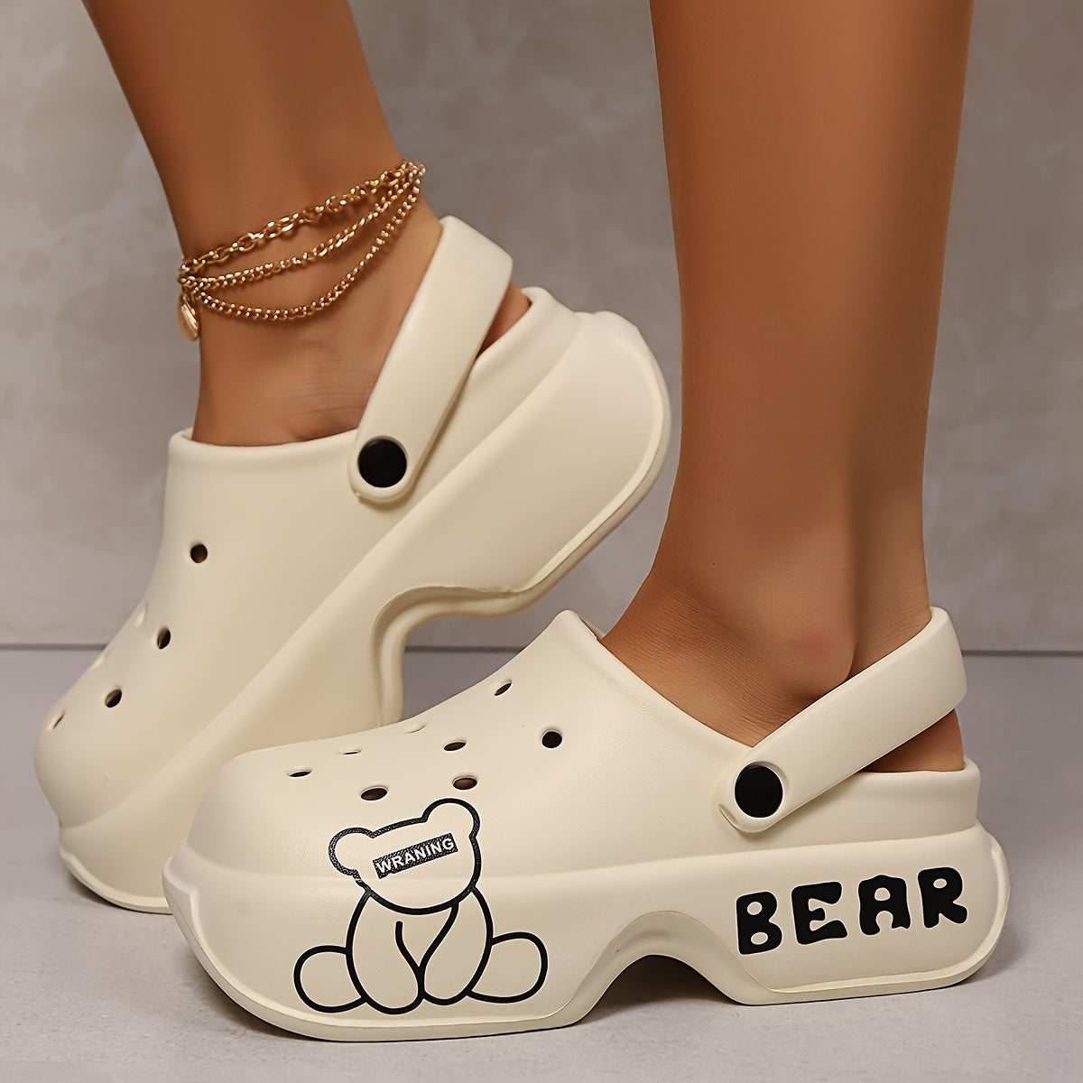 Women's Cartoon Bear EVA Clogs Comfortable Lightweight Non-Slip Beach Sandals
