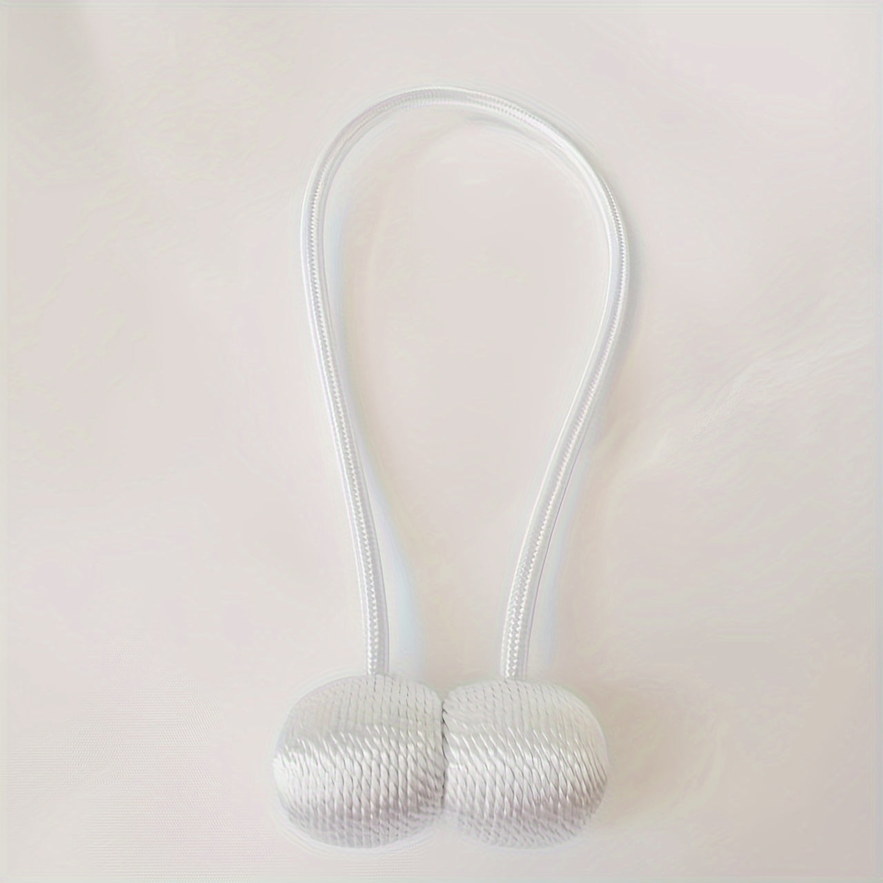 Cierre de cortina magnético con extremos esféricos dorados para soporte de cortina de ducha en baño