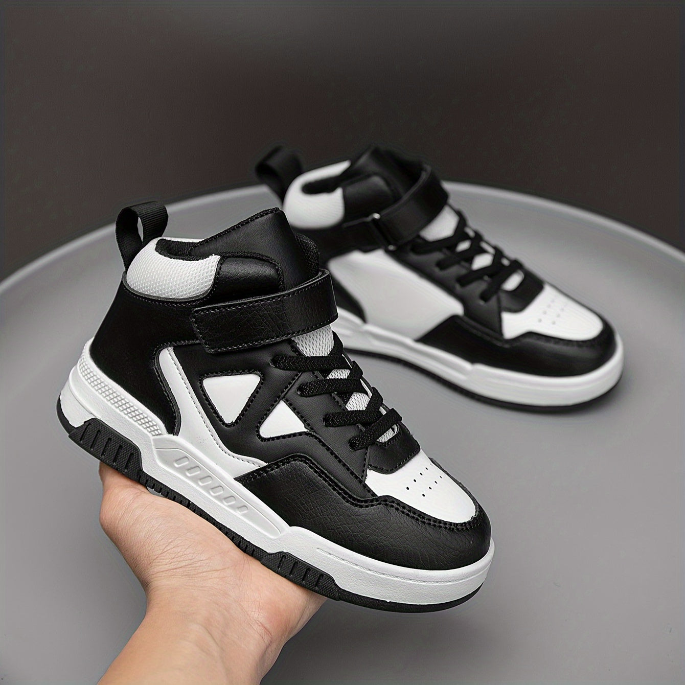 Vintage geometrik yuqori to'plamli krossovkalar, yopishqoq yopish bilan - nafas oladigan, sirpanmaydigan, o'g'il va qizlar uchun yugurish va tasodifiy kiyim uchun ideal.