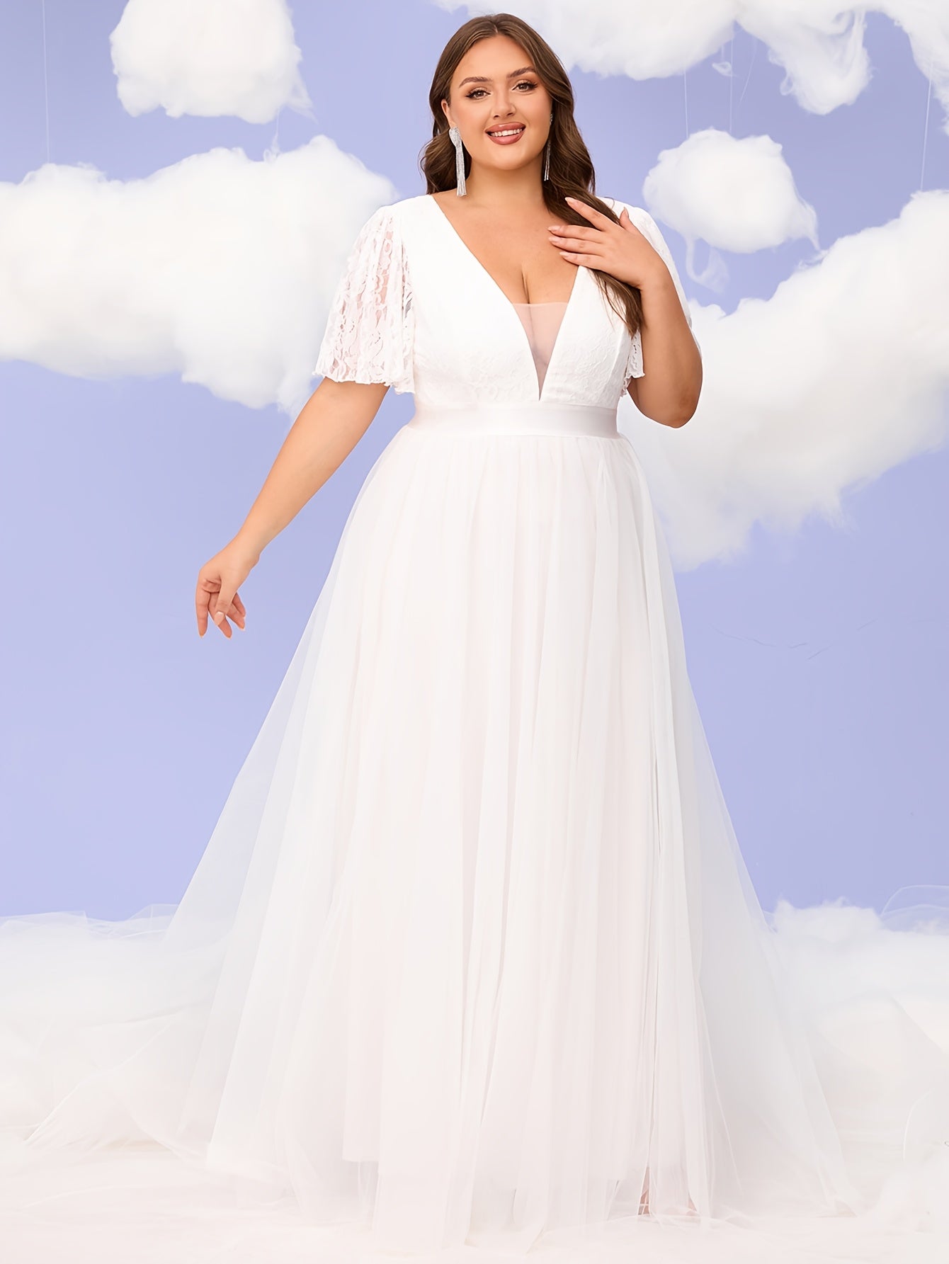 Plus Size Black V-Neck Maxi Dress with Short Sleeves and Lace for Formal Events