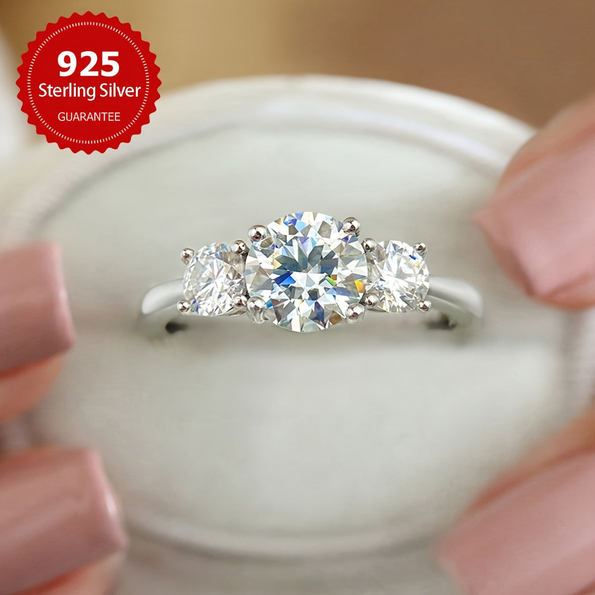 Ajoyib 1.6CT Mozambik to'y uzugi 3 ta olmos halqasi bilan, to'y halqasi, 925 sterling kumush va'da uzugi, abadiy uzuk, yubiley uzuki, 14-fevral sovg'asi. Ushbu nobut va hashamatli ayollar to'y zargarligi Mozambik toshining og'irligi bilan ajralib turadi.