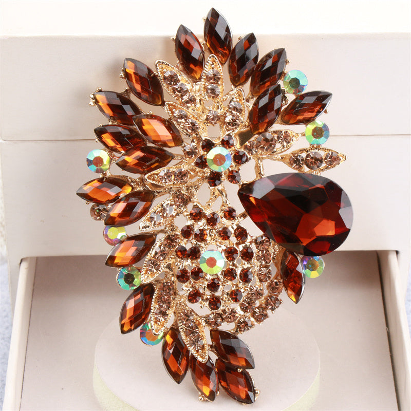 Luxurious Enamel Brooch with Rhinestones Elegant Badge Pin for Gifts