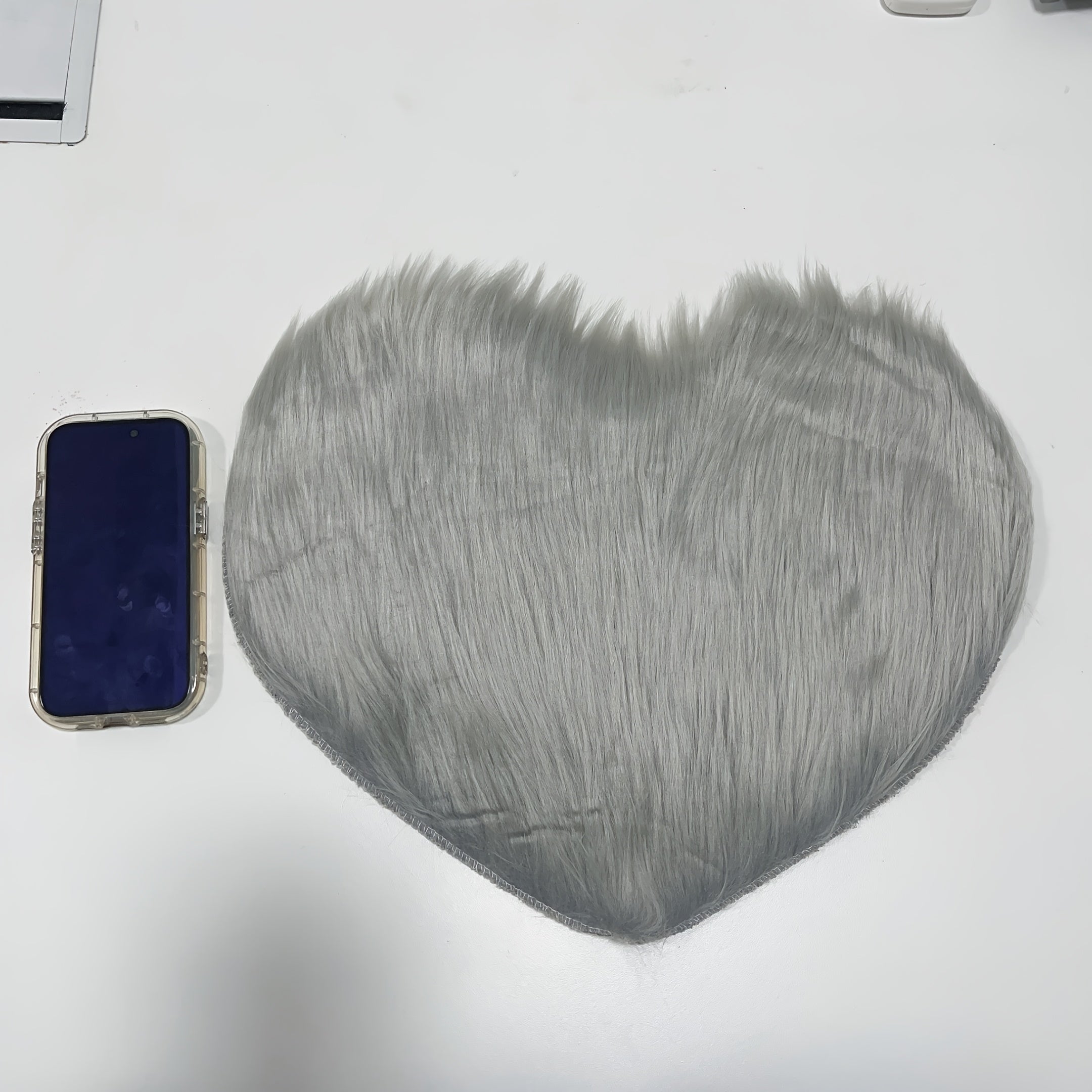 Yurak shaklidagi yumshoq plyus soha to‘r uchun ichki foydalanish uchun ideal, yashash xonasi, yotoqxona, sevgililar kuni va Yangi yil sovg‘asi uchun