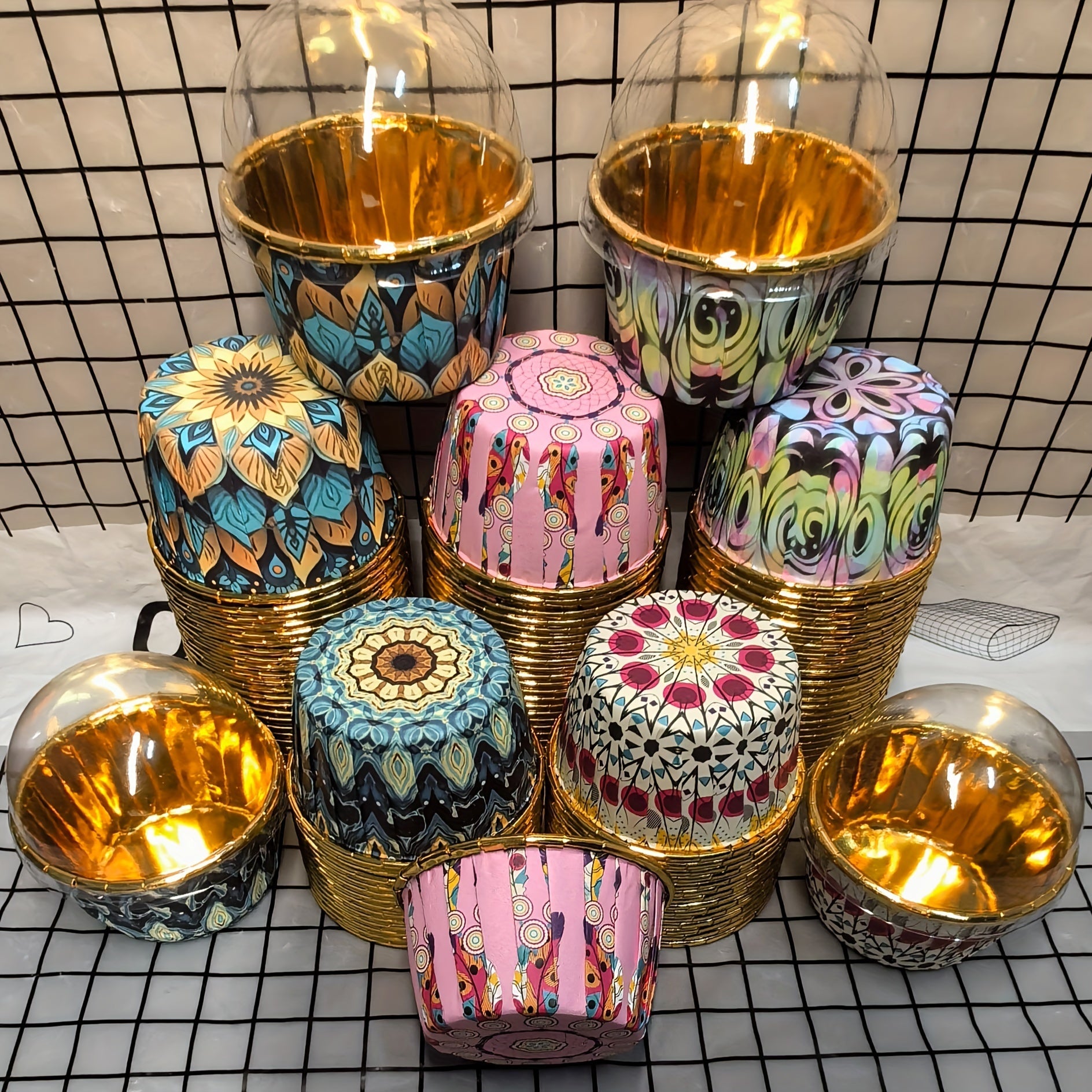 Набор из 50 одноразовых бумажных форм для выпечки, с различными праздничными темами, термостойкие, круглые формы для кексов