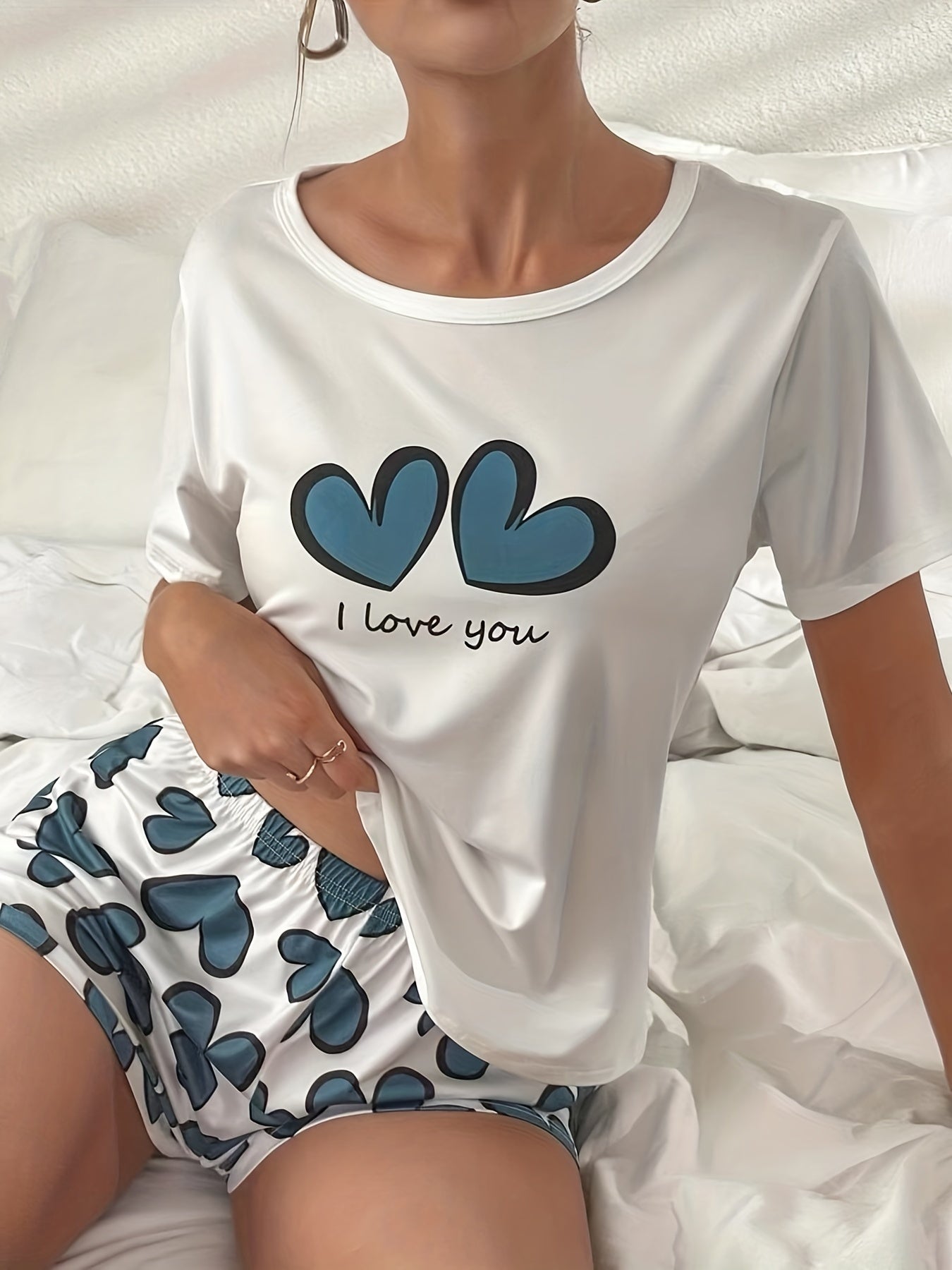 Conjunto de pijama con estampado de corazones para mujer con camiseta de cuello redondo y pantalones cortos con cintura elástica