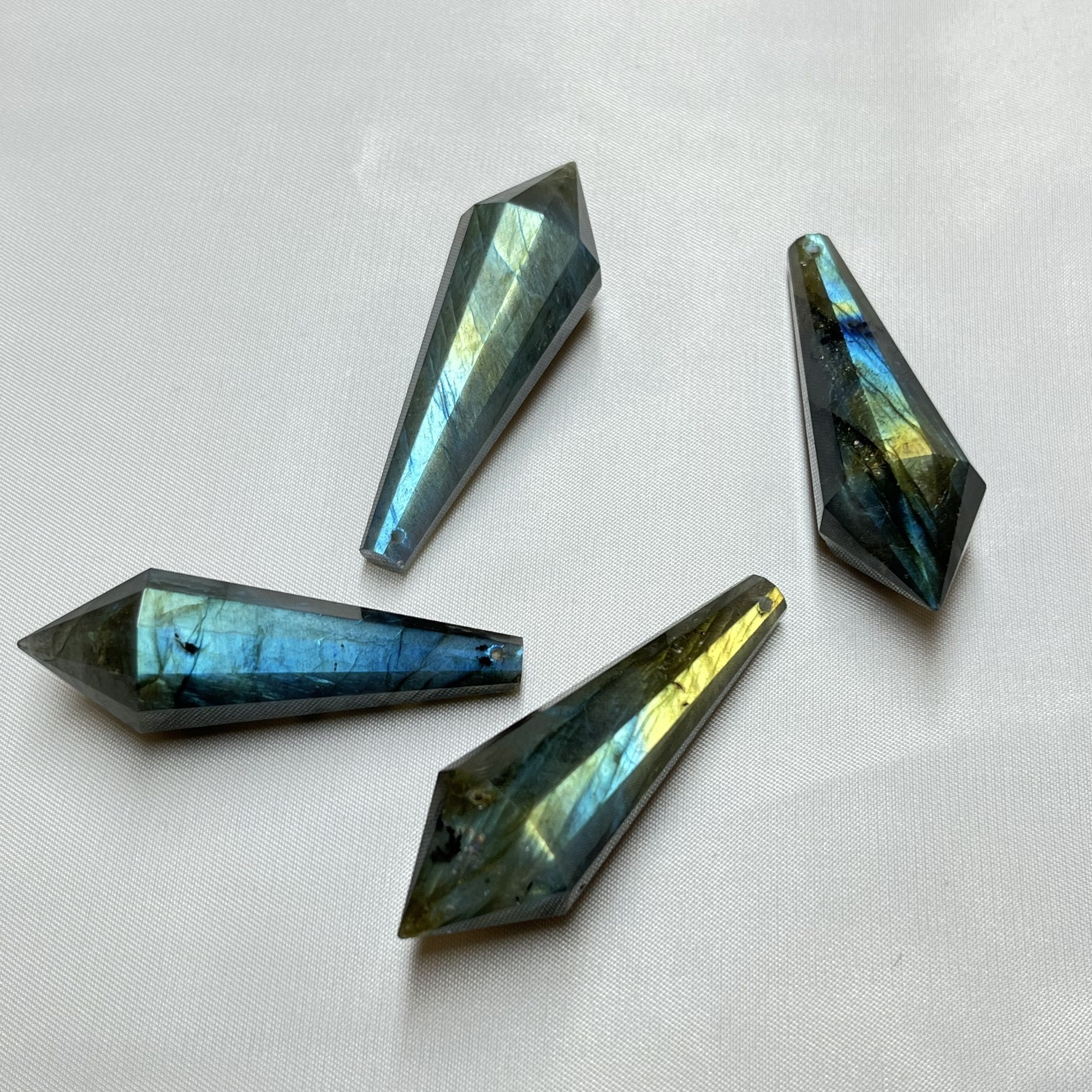 Natural Labradorite Pendulum One-Piece Crystal Healing Tool