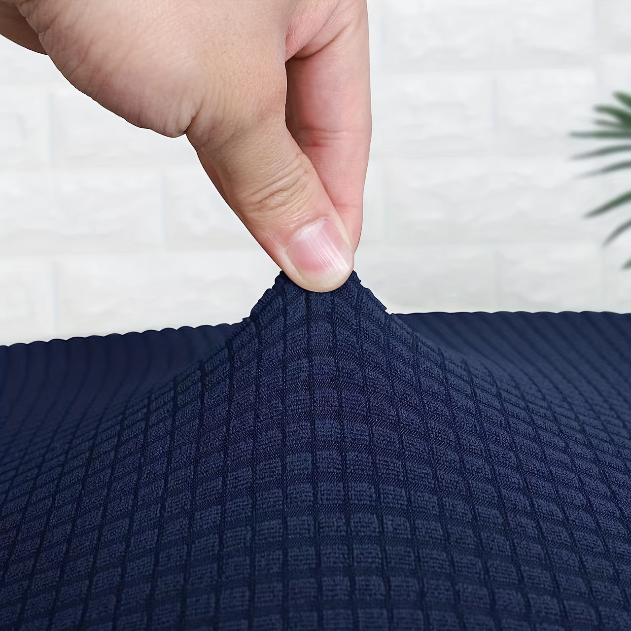 Комплект из 2 водонепроницаемых чехлов для стульев, изготовленных из растяжимого кукурузного велюра для защиты мебели и добавления стиля и комфорта в гостиной, офисе и домашнем декоре.