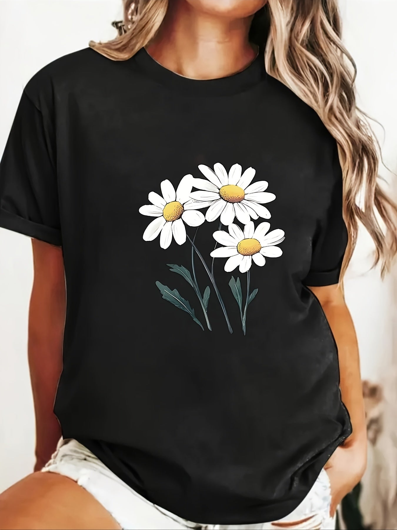 Women's Plus Size Black Daisy Print Casual T-Shirt with Breathable Fabric