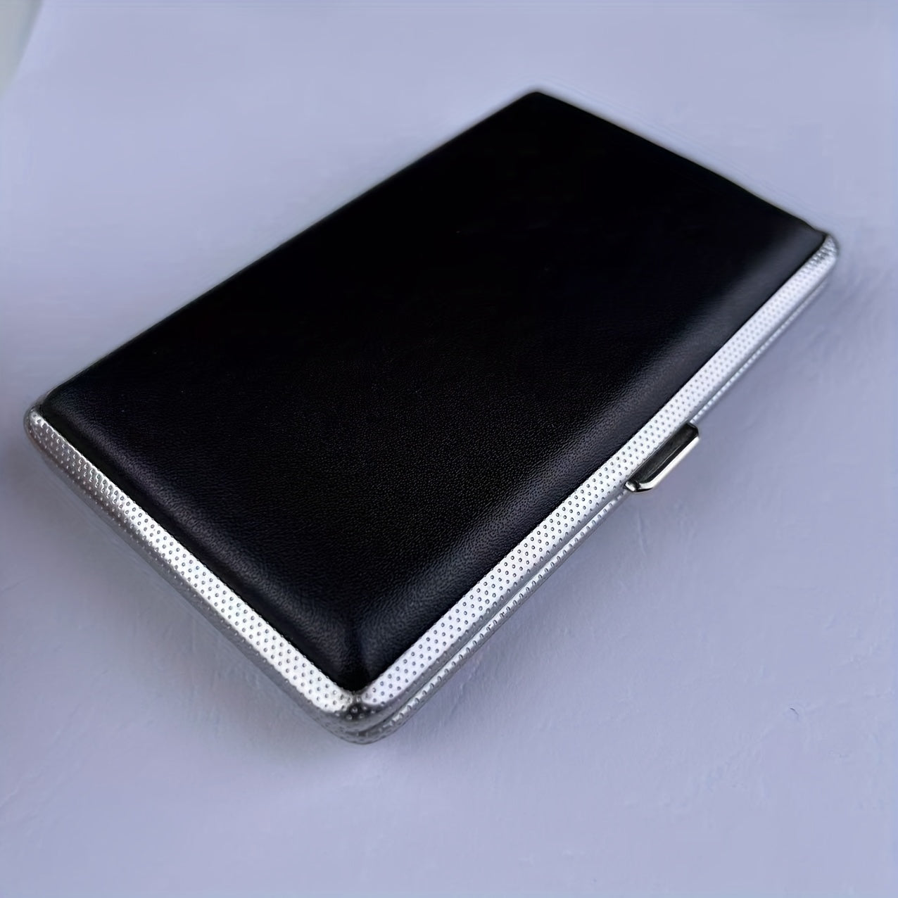 Erkaklar va ayollar uchun qora faux charm cigaretkasi qutisi 100mm sig'adigan cigaretlarni ushlab turadi