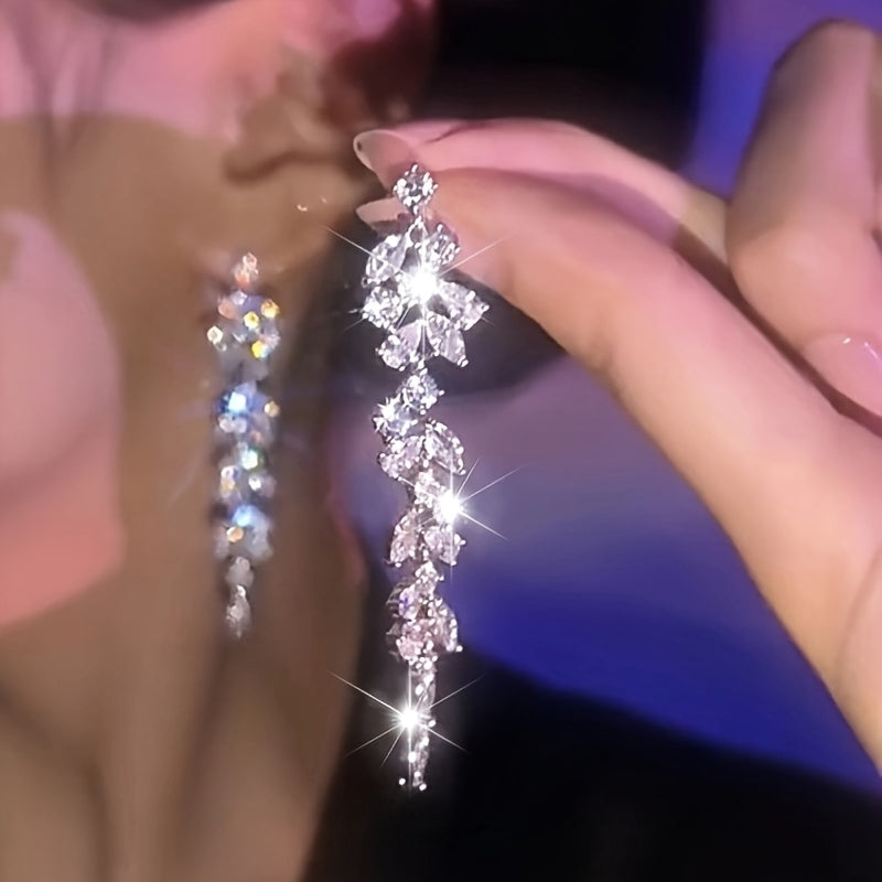 Zarif va modali uzun quyuq tassel bilaguzuklari, sintetik zirkoniya bilan bezatilgan, yuqori sifatli 925 kumushdan tayyorlangan (taxminan 20g). Do'stlar va qiz do'stlariga sovg'a berish uchun mukammal.