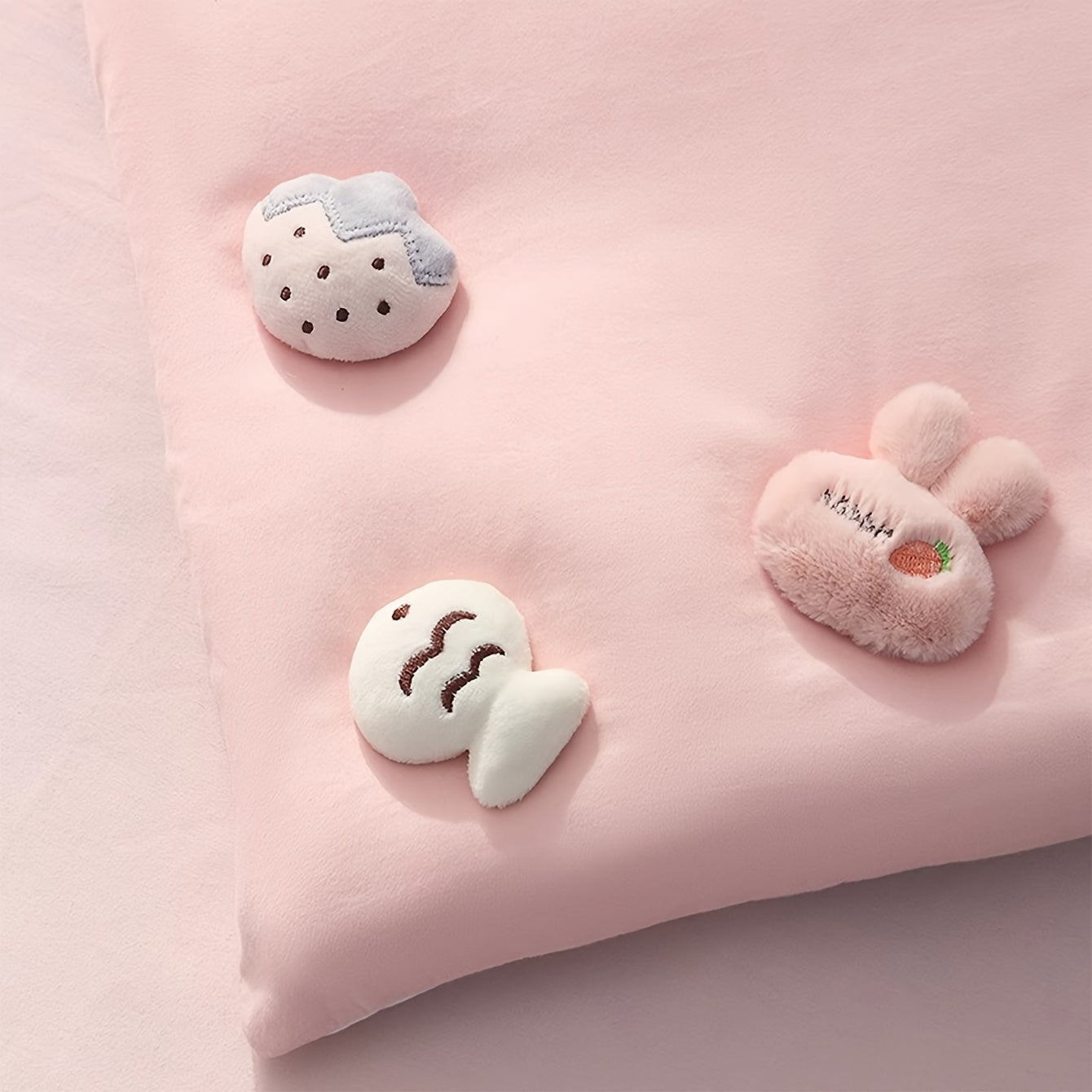 Set of 4 Non-Slip Bed Sheet Clips in Mixed Colors for Mattress Grip