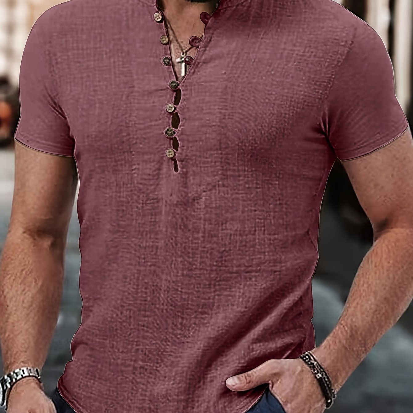 Erkaklar uchun qisqa yengli Henley bo'yinli futbolka, bir rangda, yozgi dam olish va ta'tillar uchun mukammal. Qulay va nafas oladigan materiallardan tayyorlangan.