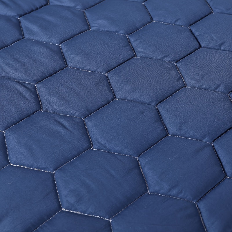 Suv o'tkazmaydigan, uch qavatli nafas oladigan, siljishsiz, teskari yostiq qoplamasi bilan yotish uchun matras qoplamasi