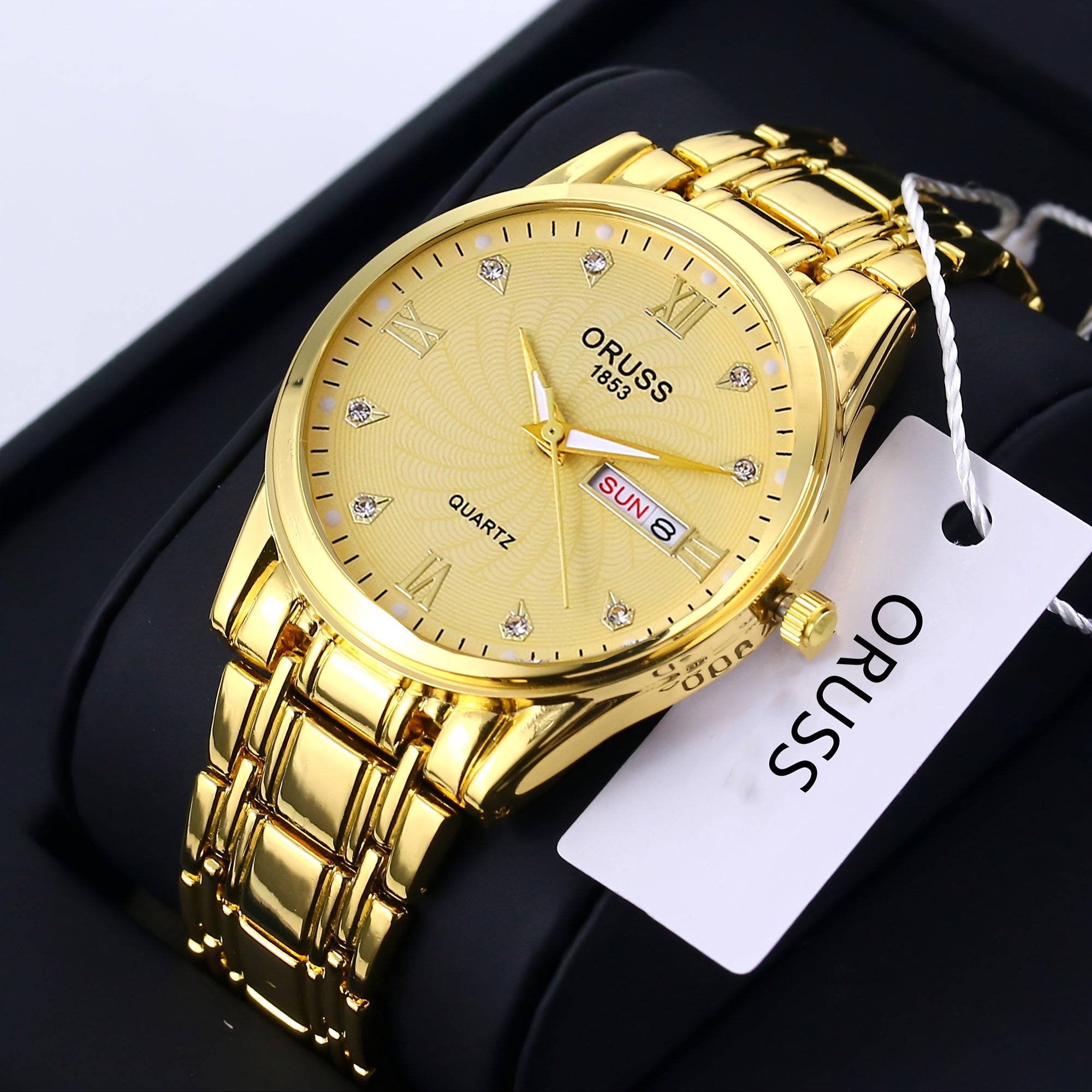 Men's Waterproof Luminous Quartz Watch with Round Dial and Date Function