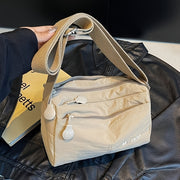 Стильная нейлоновая сумка через плечо для женщин: просторная, легкая, универсального однотонного цвета с застежкой на молнии, идеальна для повседневного использования. Доступна в цветах хаки/черный.