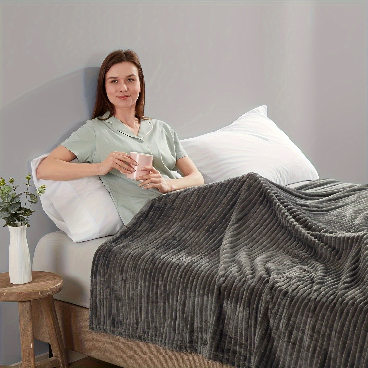 Oversized Microfiber Fleece Throw Blanket with 3D Ribbed Jacquard Design