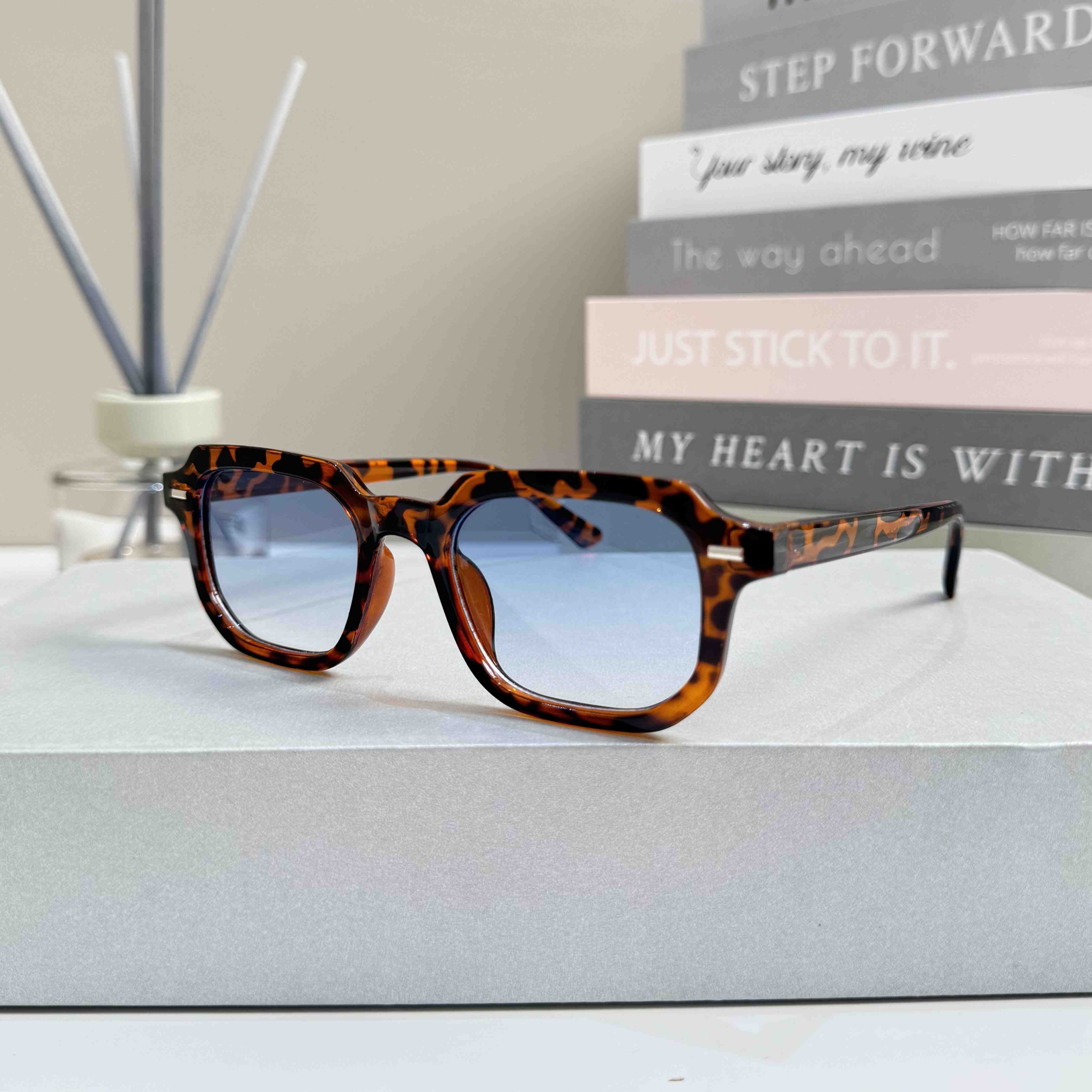 Unisex Rectangular Glasses for Women and Men, Casual Outdoor Travel Accessories