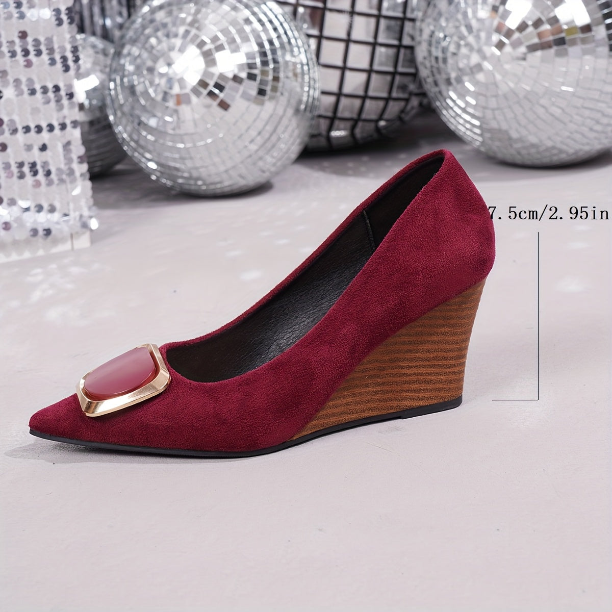 Ayollar uchun qora kengaytirilgan poyabzal, nuqtali barmoqli, oson kiyiladigan, oltin burmalı pumpalar