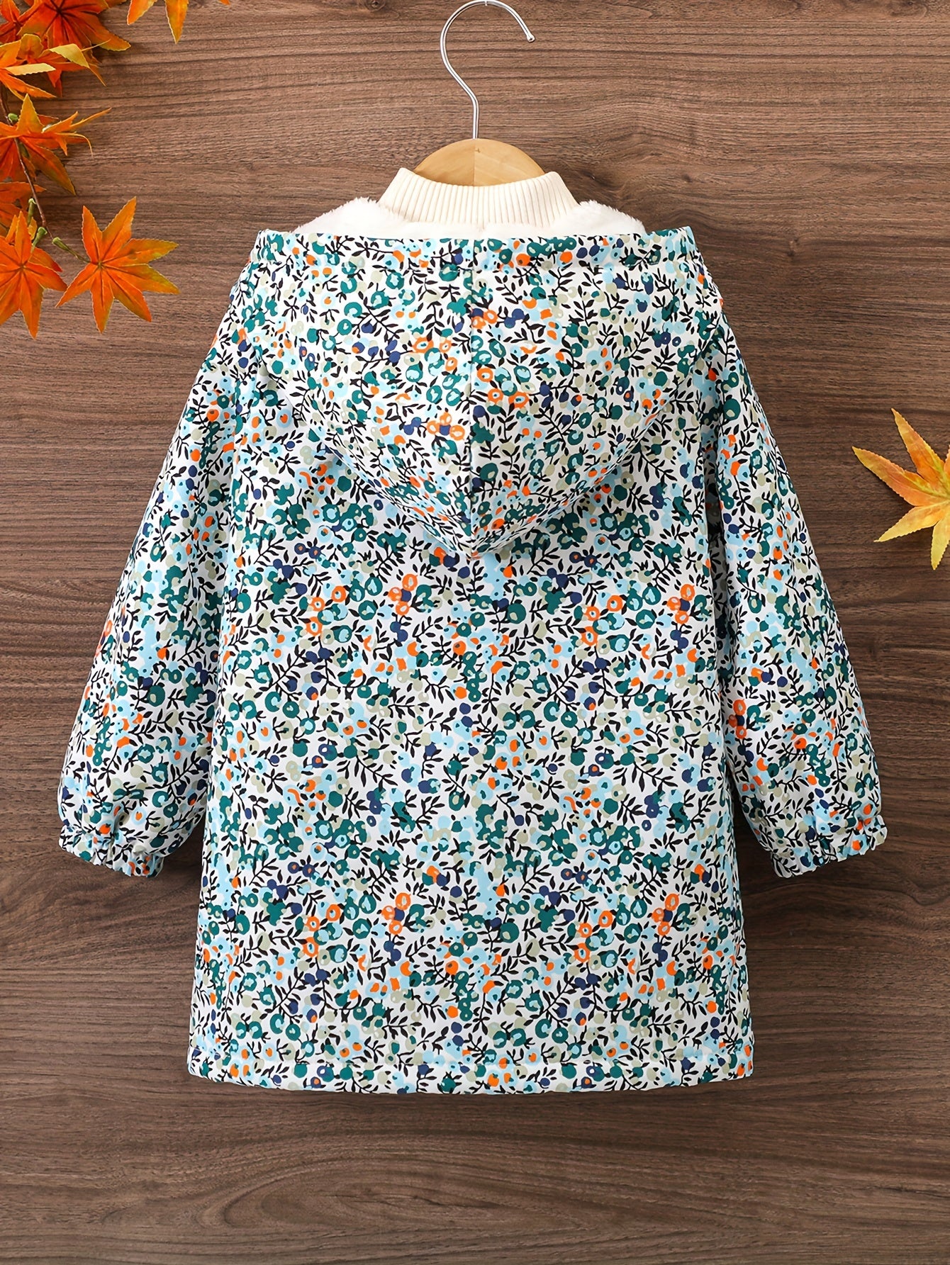 Chaqueta con capucha casual para niños con forro de felpa y estampado aleatorio para otoño e invierno