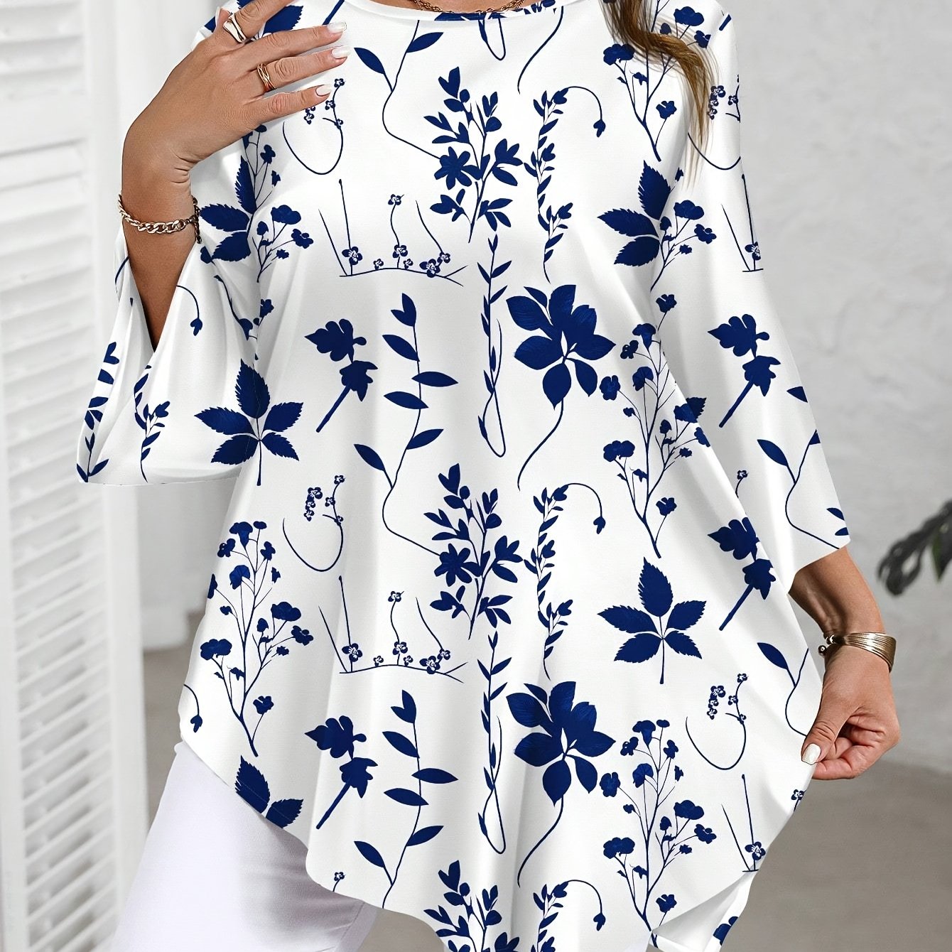 Plus Size Women's Floral Print Blouse Navy Blue White Relaxed Fit Summer Top
