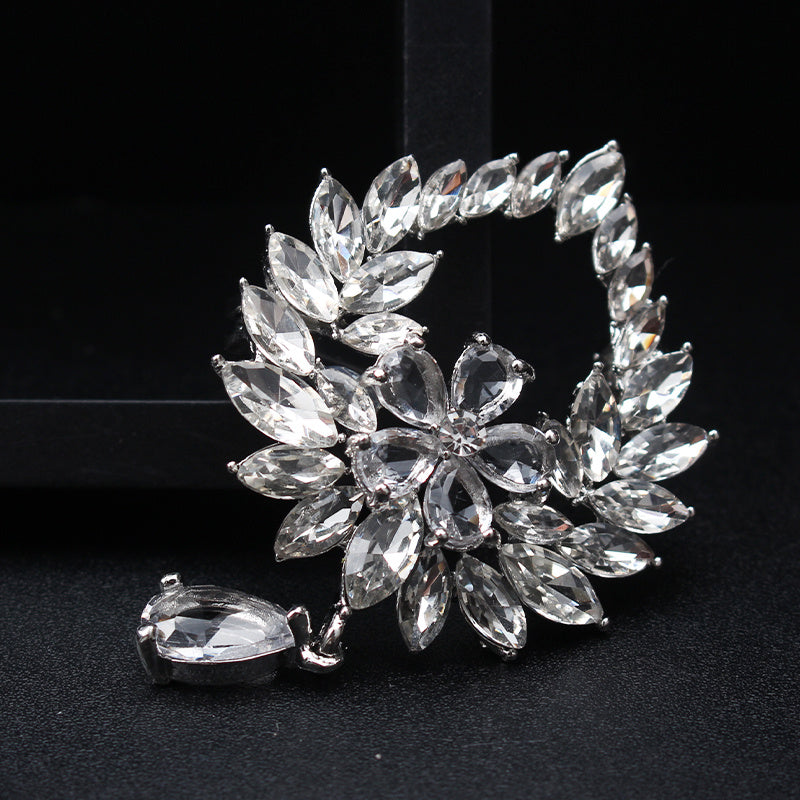 Vintage Style Rhinestone Brooch with Irregular Shape Pendant Jewelry Accessory