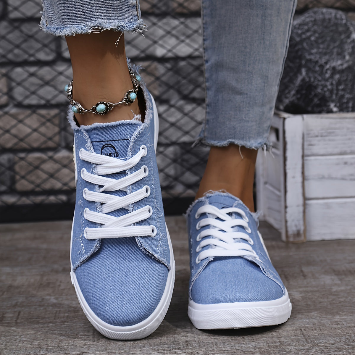 Women’s Slip-On Sneakers Casual Low-Top Lace-Up Shoes Non-Slip Rubber Sole
