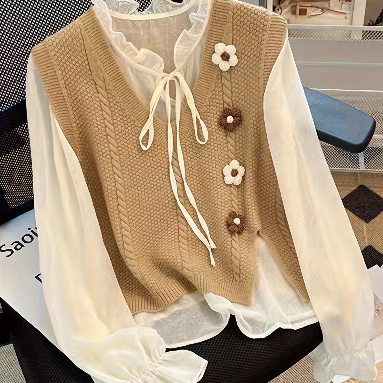 Women's Sleeveless Knit Vest with Floral Pattern and V-Neck for Spring and Fall