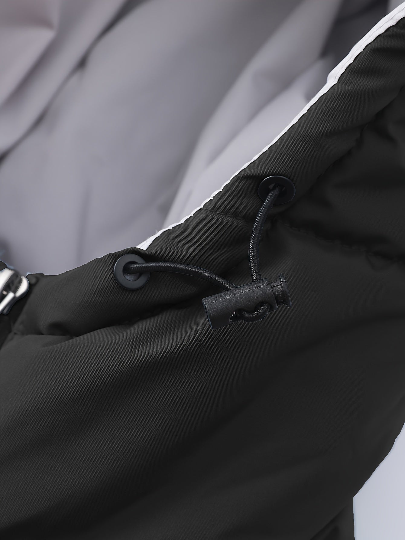 Erkaklar uchun tasodifiy kapüşonli puff vest, cho'ntaklari bilan, kuz/qish ochiq havoda kiyish uchun mukammal.