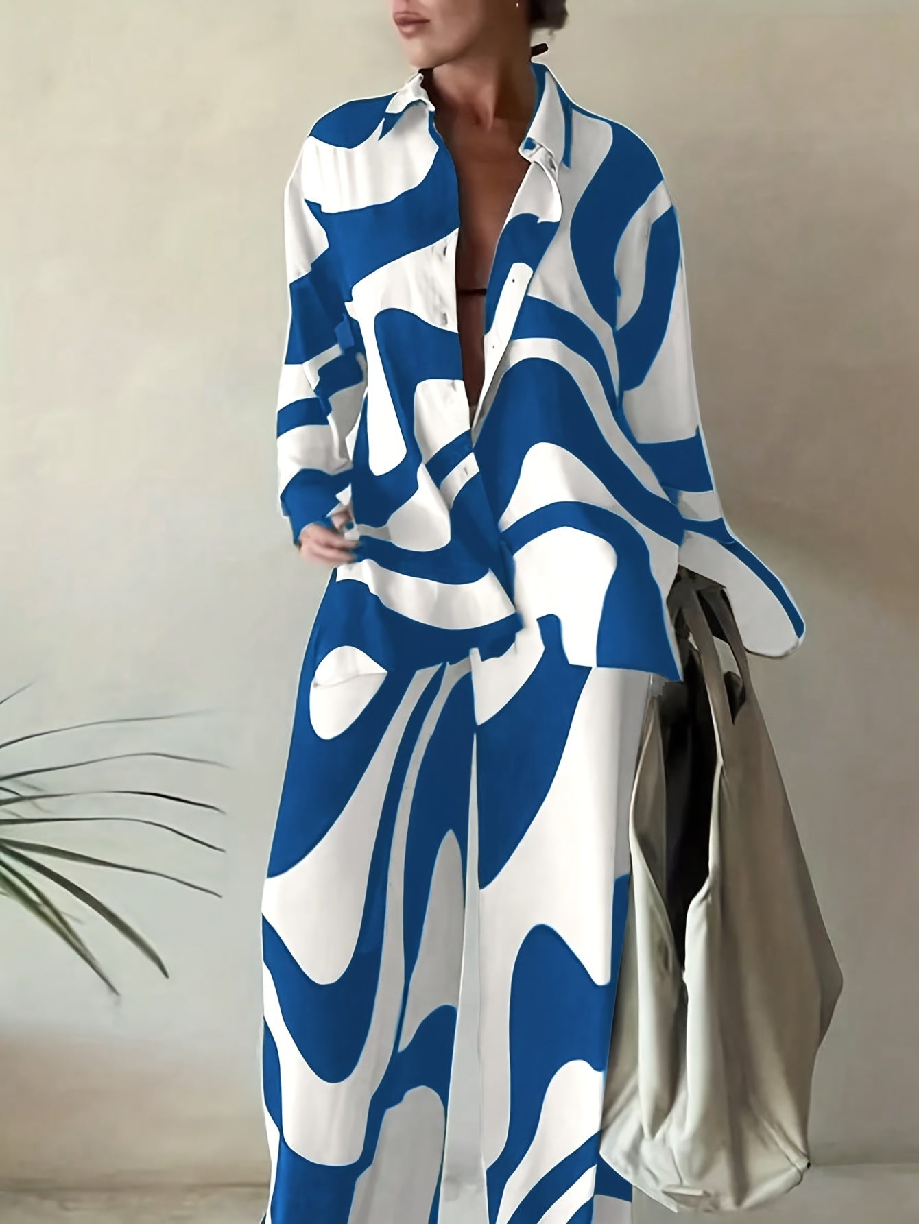 Katta o'lchamdagi ayollar uchun bahor kiyimlari: tugmachali old qismli ko'ylak bilan zamonaviy rangli blokli shimlar to'plami.