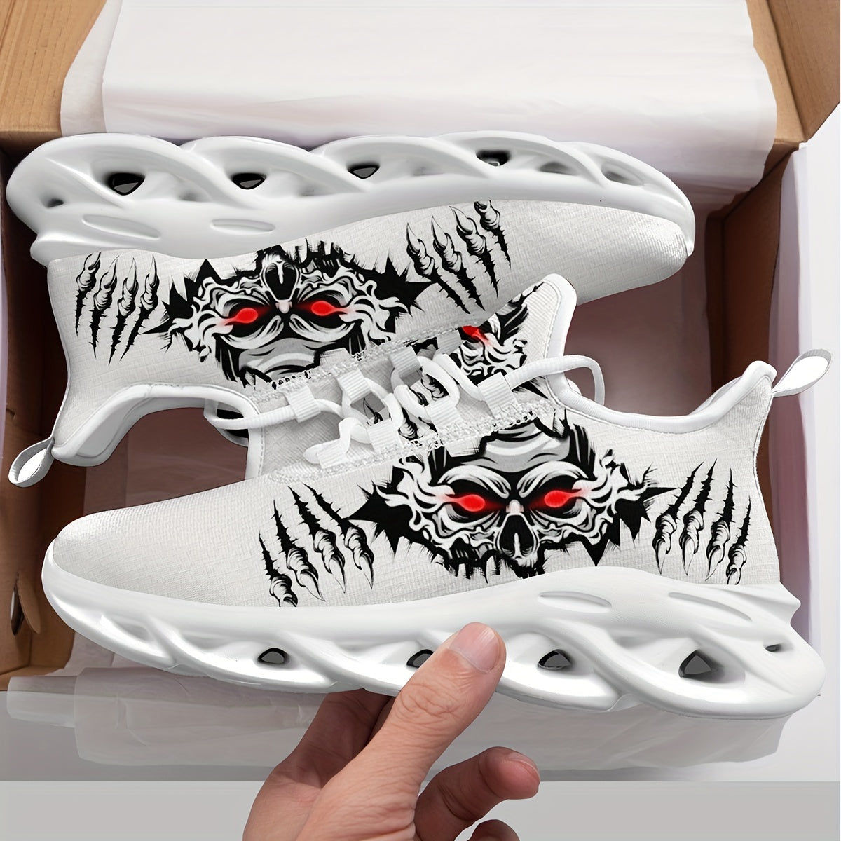 Erkaklar uchun katta o'lchamdagi bosh suyagi naqshli krossovkalar, ochiq havoda faoliyatlar uchun nafas oladigan va mustahkam.