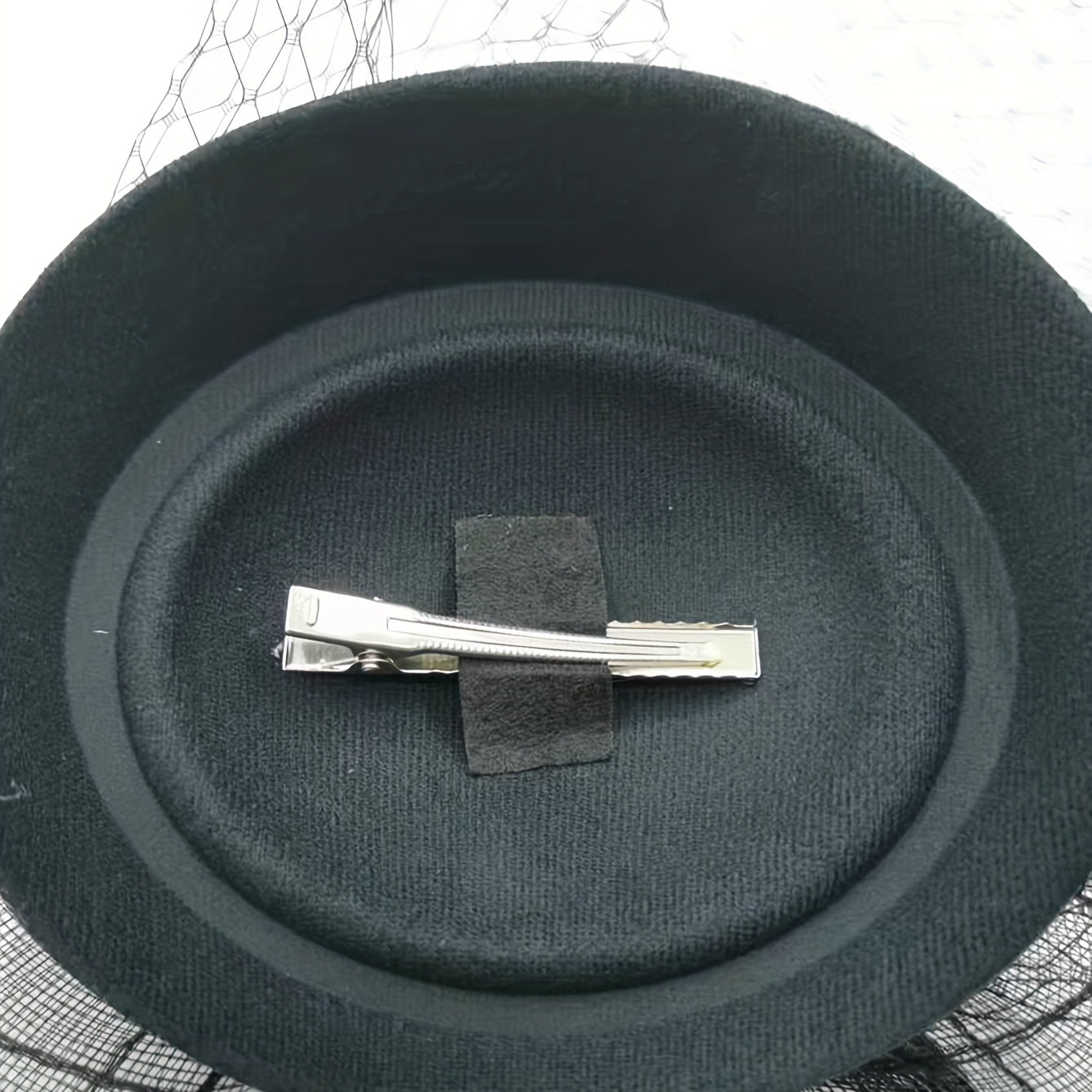 Ayollar uchun soch aksessuarlar to'plami, to'y partiyalari, jokey klubi tadbirlari, to'ylar, derby shlyapalar va cherkov shlyapalari uchun mesh veyl va kliplar bilan